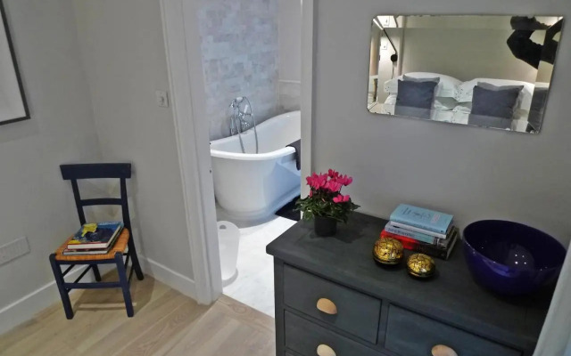 Sparkling Apartment in Kensington Olympia