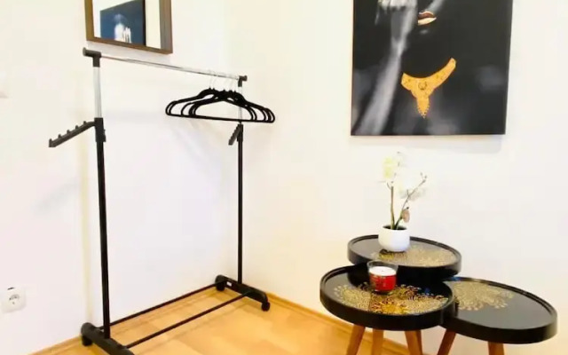 Rooms in Cozy 4BR Shared Apt Central