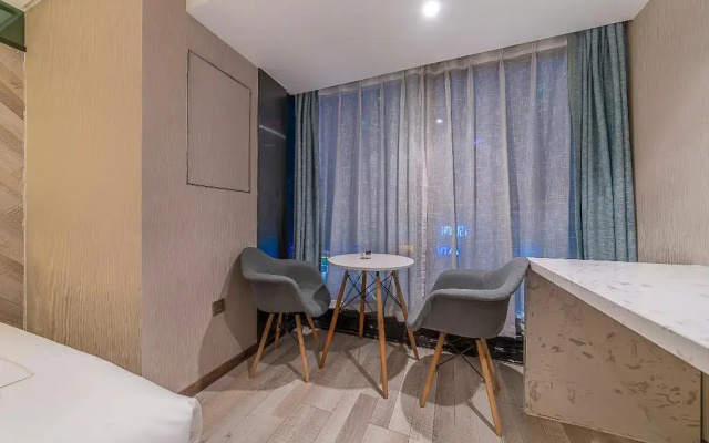 Rezen Select Hotel (Chongqing Jiefangbei)