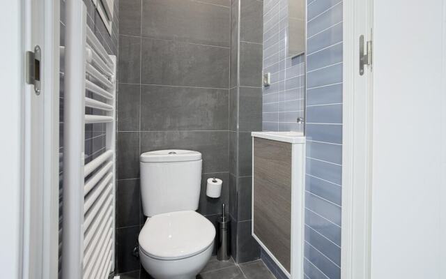 The Best Location, 8pax, 3BD & 2Bth, Reina Sofia II