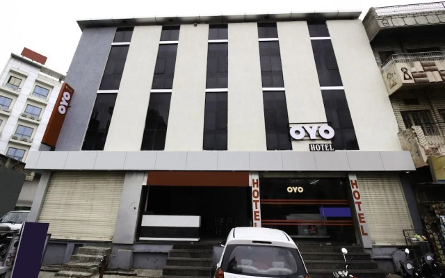 OYO 15424 Hotel Galaxy Palace