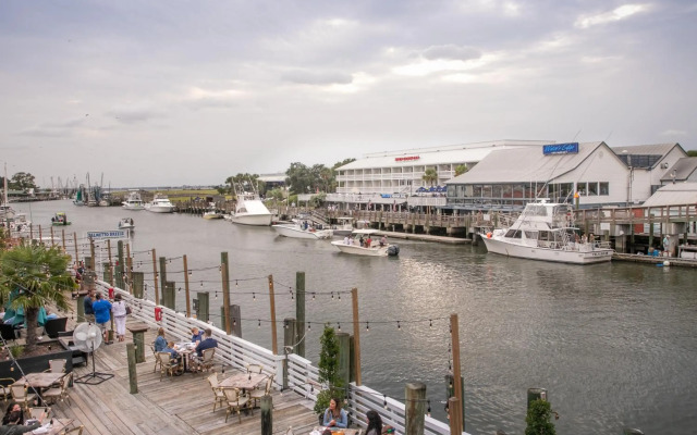 Shem Creek Inn