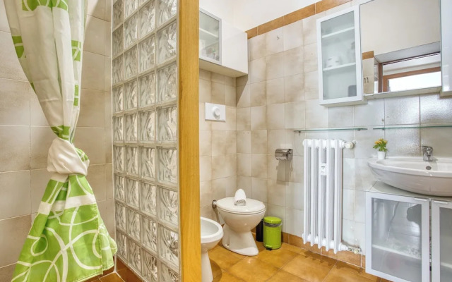 Adorable flat near centre