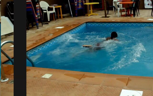 Hi Point Hotel & Suites