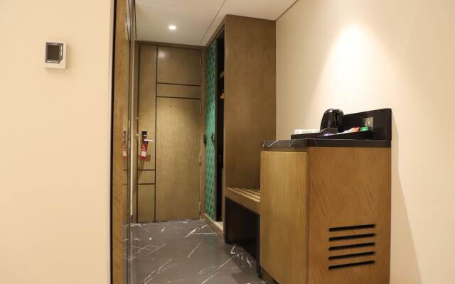 The Cruze Premium Boutique Hotel