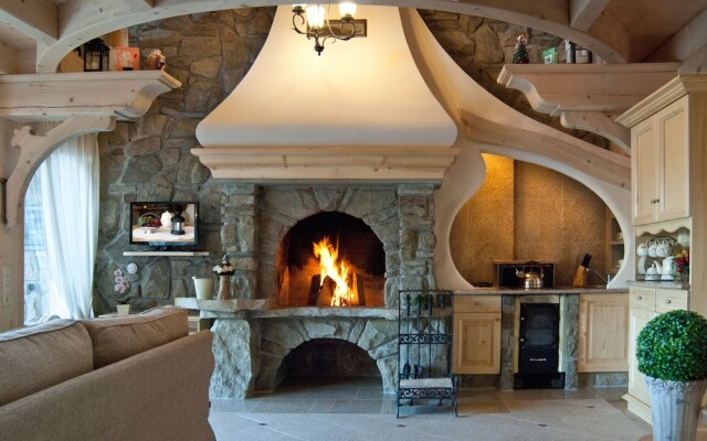 KRUPÓWKA MOUNTAIN RESORT - Widokowy hotel z basenami i wellness