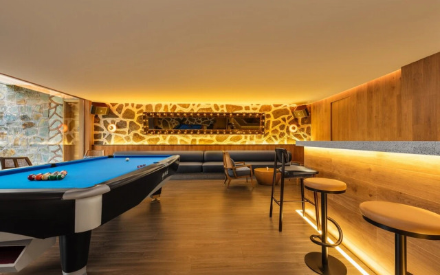Yaojia Waterfall Village Resort