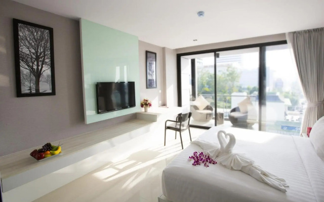 Serenotel Pattaya Beach Front