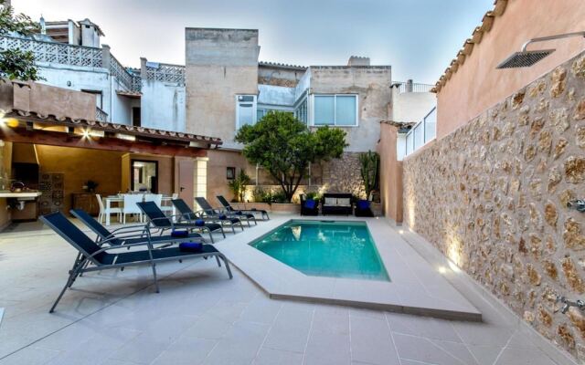 House - 4 Bedrooms with Pool and WiFi - 107923