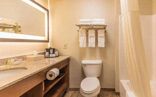 Coshocton Village Inn and Suites