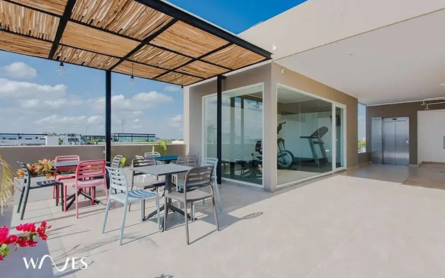 1 Rec. Steps From the Beach Rooftop Pool