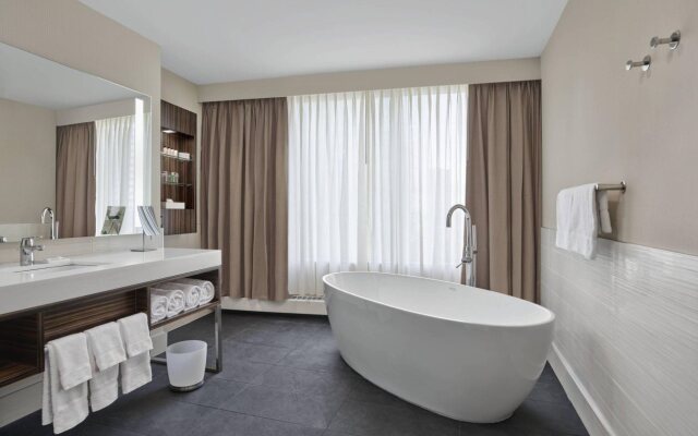 Delta Hotels by Marriott Edmonton Centre Suites