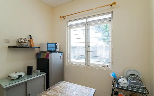 Spot On 3988 Kost Carmelia Baranangsiang Syariah