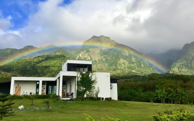 King Kong Loves Barbie BnB