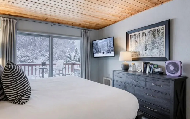 51 Snowflower 2 Bedroom Condo by RedAwning