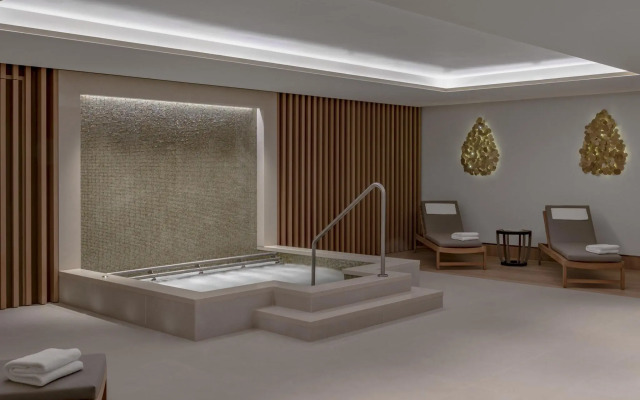 Royal Champagne Hotel & Spa