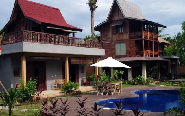 Villa Rumah Kayu