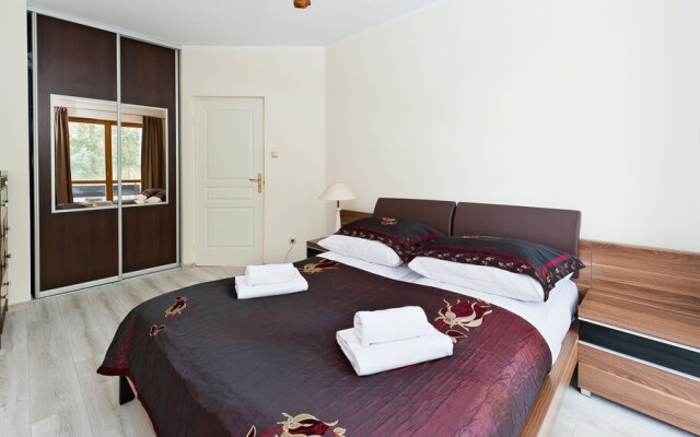 Limba Apart House