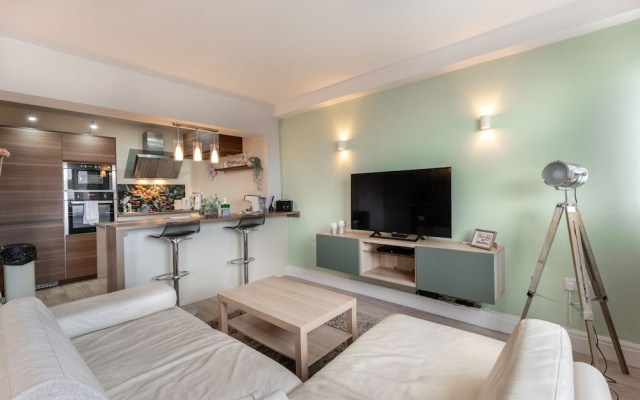 Stunning Clifton Flat in Amazing Central Location