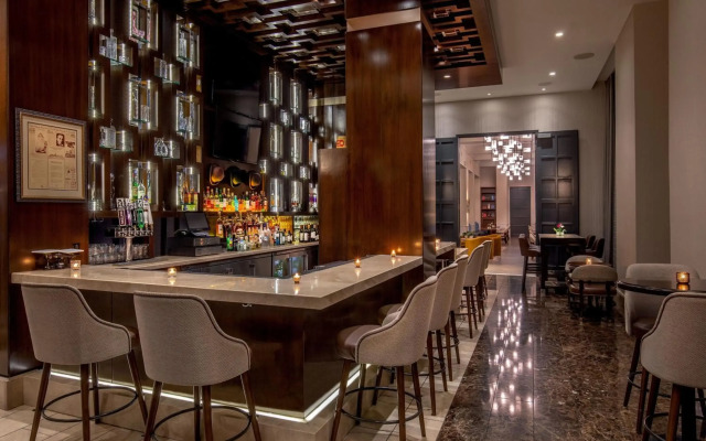 Hotel Adagio, Autograph Collection