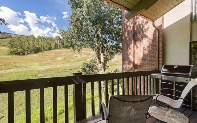 3 BR Penthouse w Hot-tub -mountain Views