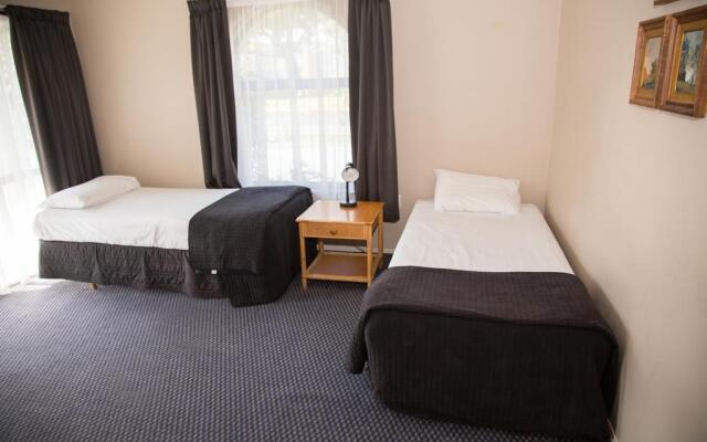 Econo Lodge The Villas