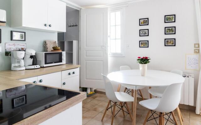 Magnificent Villa in Gargas with Private Swimming Pool