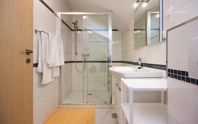 Awesome Home in Tribunj With Wifi and 3 Bedrooms