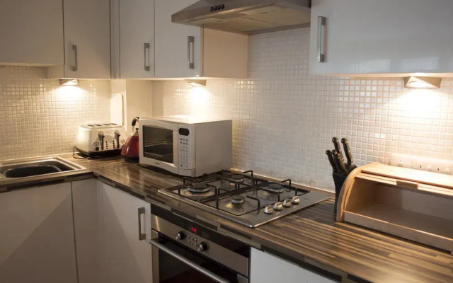 Dreamhouse Apartments - Baker Road