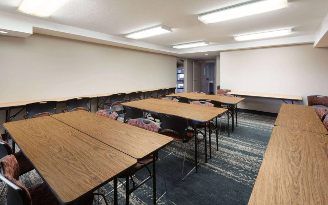 AmericInn by Wyndham North Branch