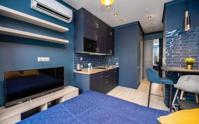 There is an apartment on the Refrigerating lane