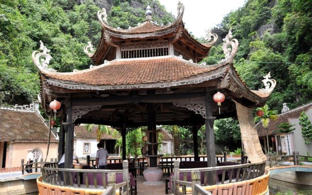 Vietnamese Ancient Village Hotel