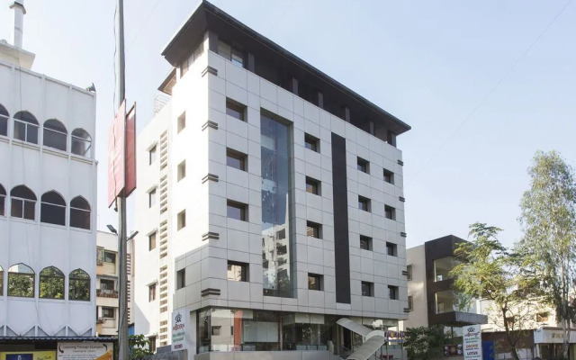 Capital O 661 Hotel Regal Inn