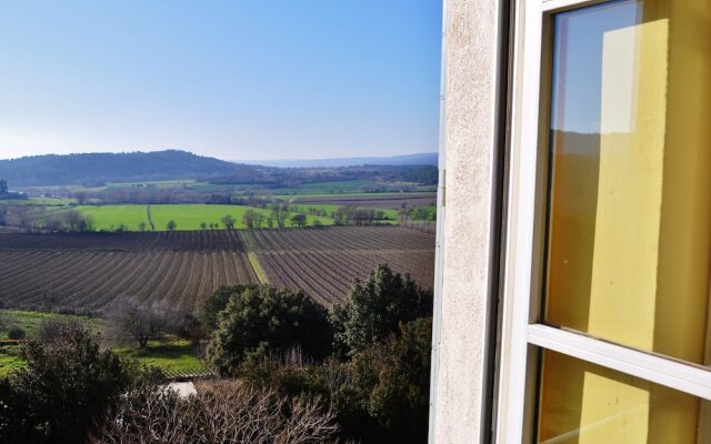 Secluded Holiday Home in Rustrel With Swimming Pool