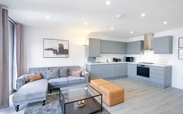Luxury 1 & 2 bed Apartment free parking