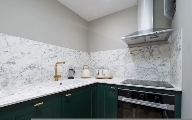 Beautiful Flat by Hyde Park PS7
