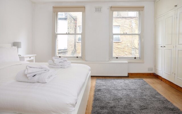 1 Bedroom Flat in Bayswater Accommodates 4