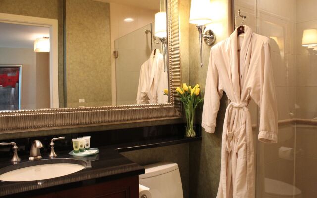 Luxury Suites International At The Signature