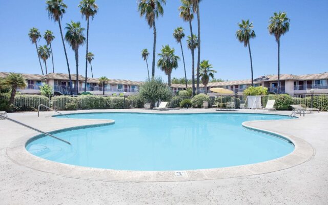 Days Inn by Wyndham Fresno Central