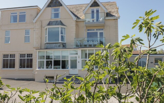 Yellow Sands Apartment 7