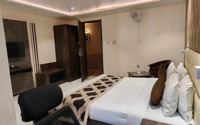 Pinnacle by Click Hotels, Lucknow