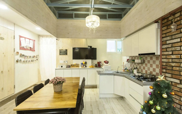 Unni House