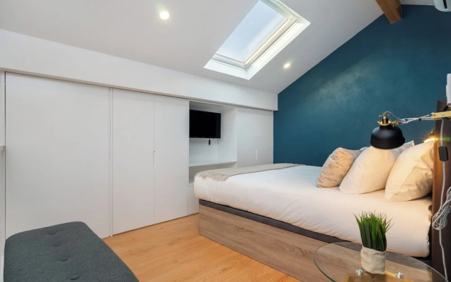 C314 Riverside View Premium Apartment w/ AC & Terrace