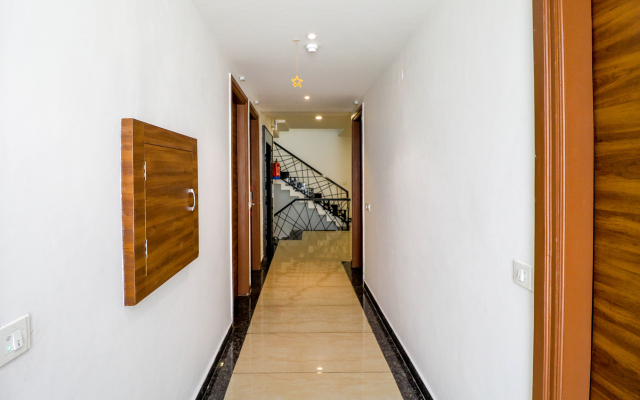 Fabhotel Golden Home