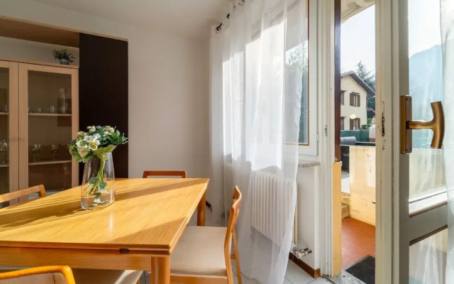 Scarlet Apartment with Garden