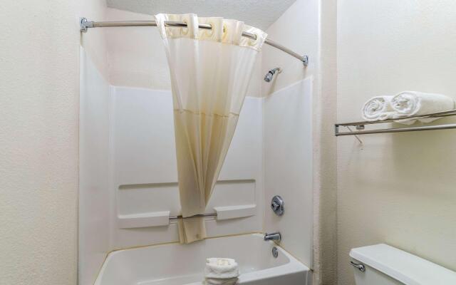 Quality Inn & Suites Canton