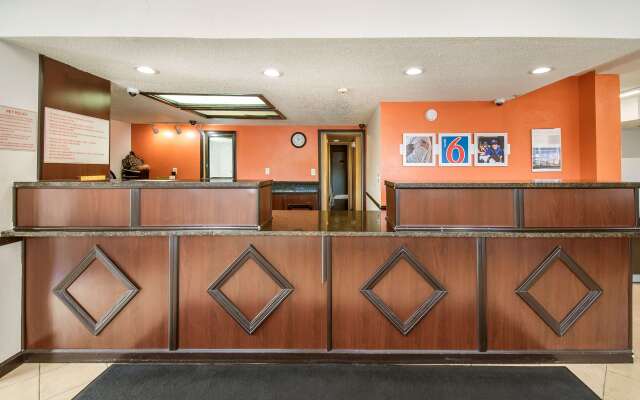 Motel 6 Grove City, OH