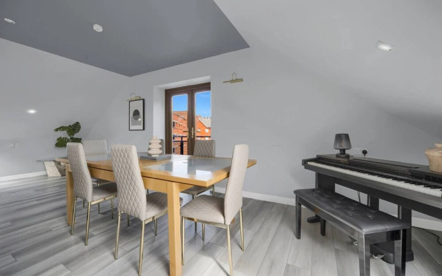 Luxury Penthouse Suite - Swansea Central - Beach