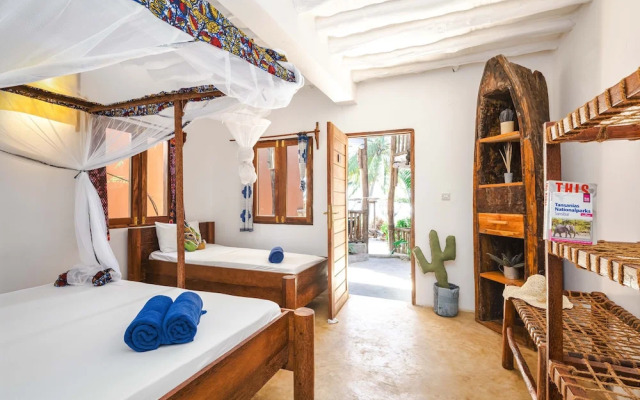 Shanuo Beach Bungalows