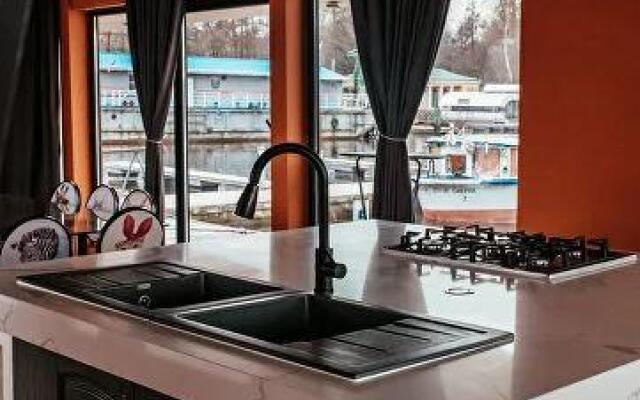 White Mare на Петроградской (Вайт Маре)